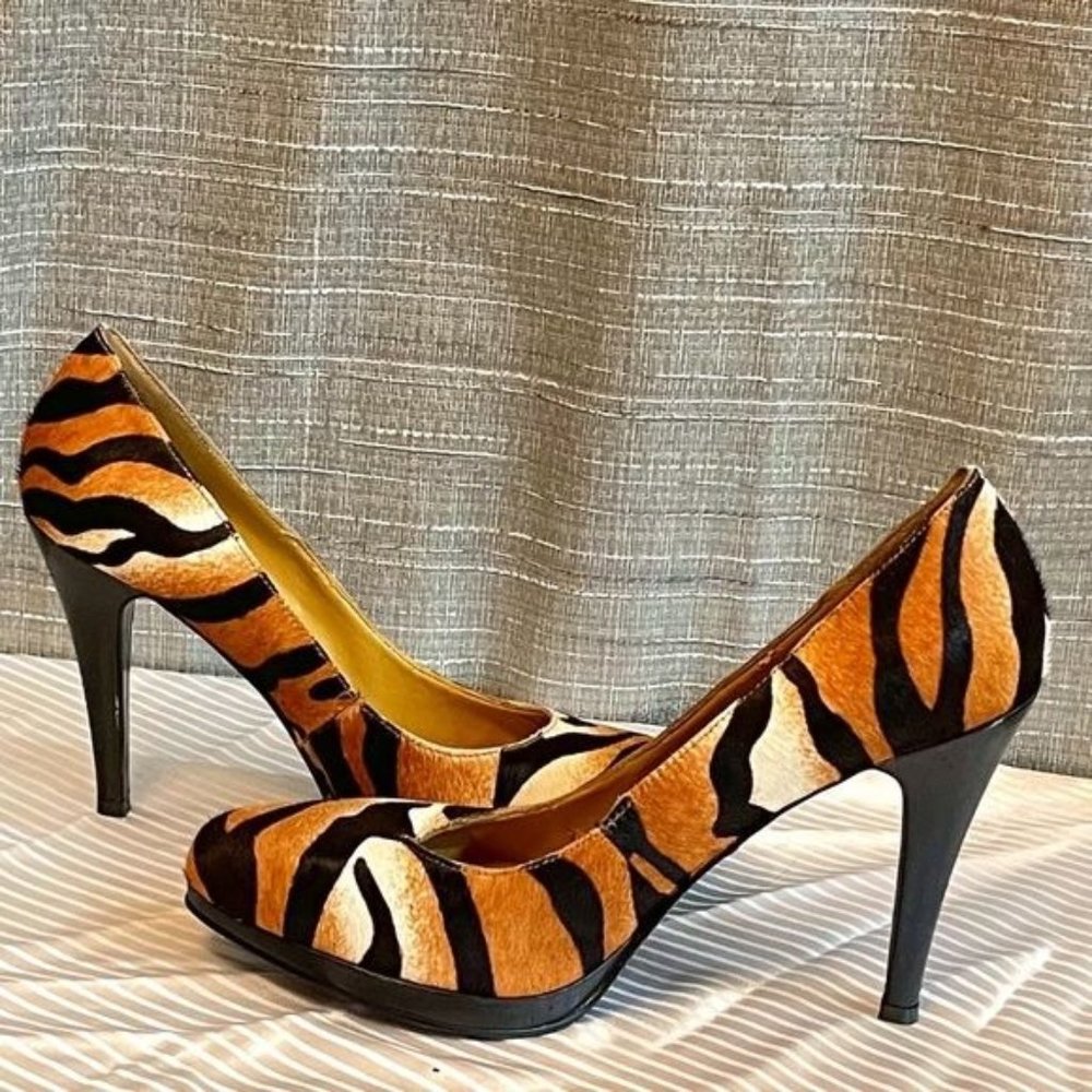 ⭐️⭐️Nine West size 8 Tiger Pattern pump made with cow hair $32.00 .  ⭐️⭐️